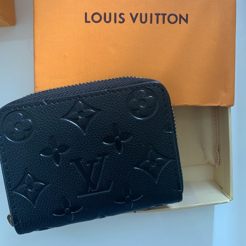 Black zippy coin wallet